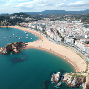 Una fotografía de Blanes en Catalunya. Mar Mediterraneo. Como si fuese tomada desde un dron, desde el cielo. --photo